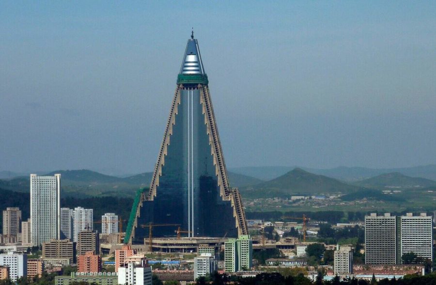 The Ryugyong Hotel-מלון